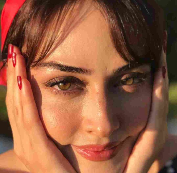 معلومات عن الممثلة التركية إسراء بيلجيتش السيرة الذاتية وكم عمرها وما ديانتها