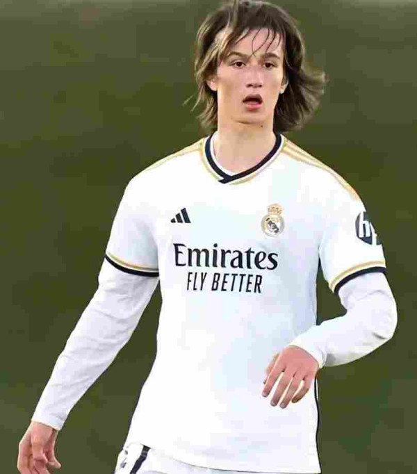 جوان مارتينيز لوزانو، خوان مارتينيز لاعب ريال مدريد كم عمره